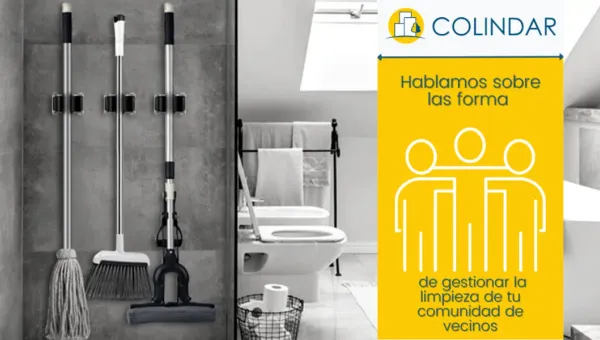 Portal de una comunidad de vecinos recién fregado
